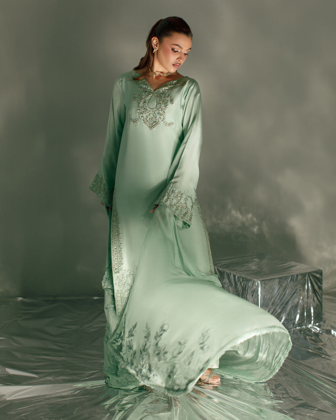 3-Piece Mint Green Tassel Silk Embroidered