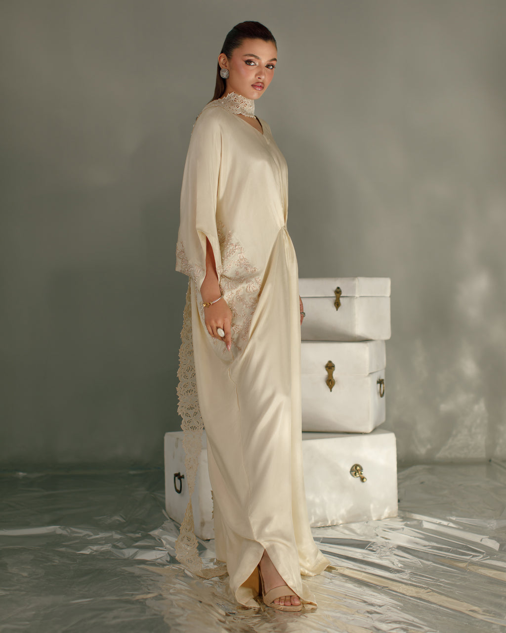 3-Piece Pastel Ivory Tassel Silk Embroidered