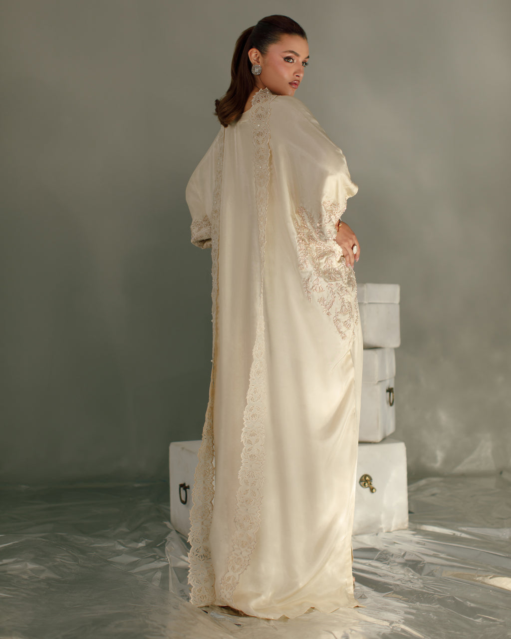 3-Piece Pastel Ivory Tassel Silk Embroidered