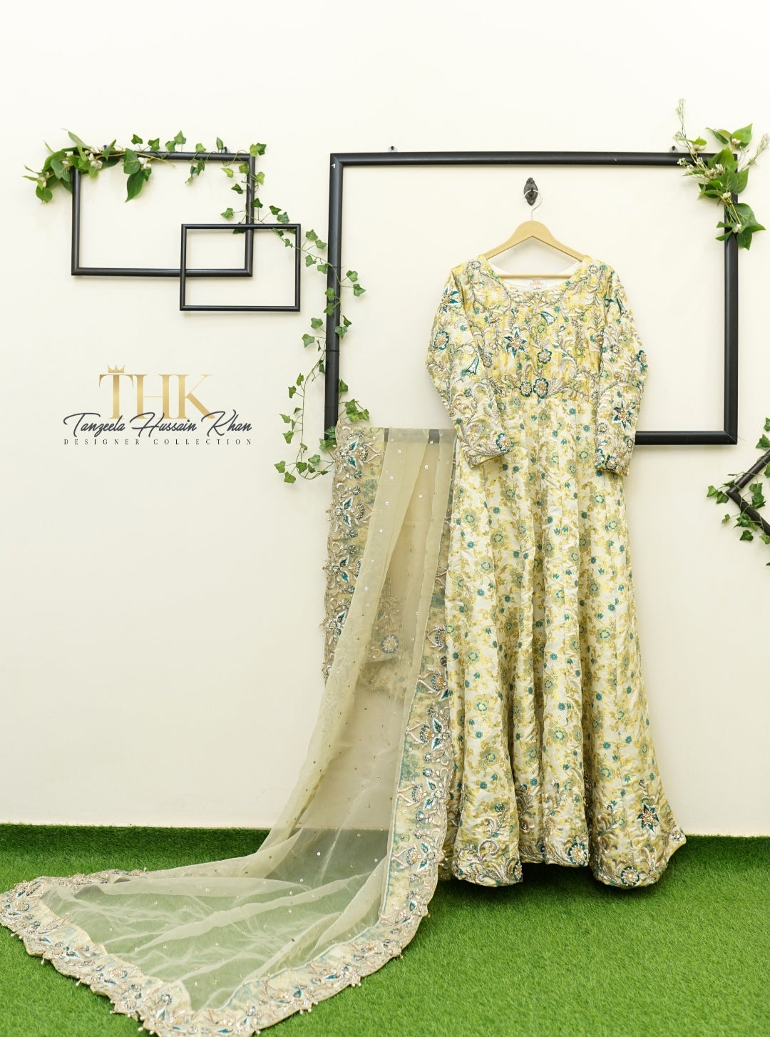 2-Piece White Jamawar Maxi