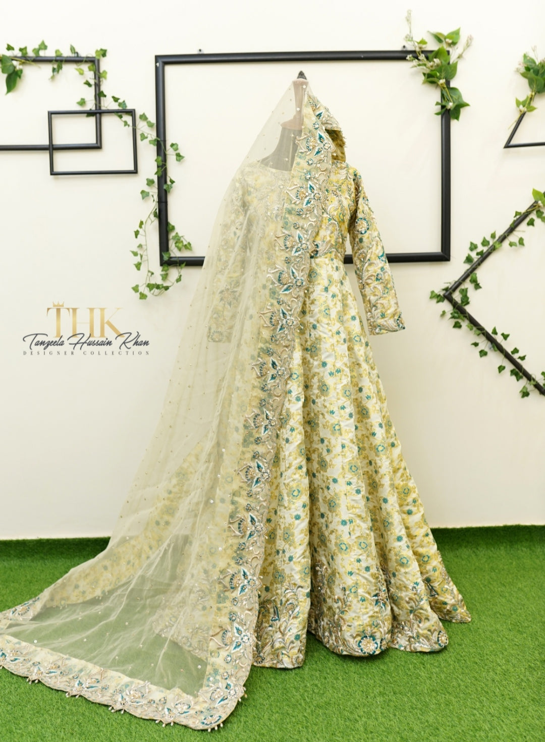 2-Piece White Jamawar Maxi