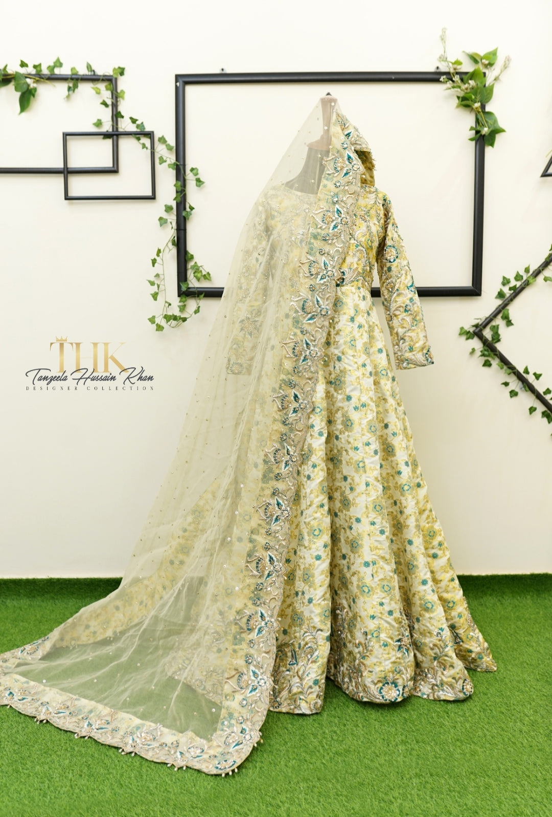 2-Piece White Jamawar Maxi