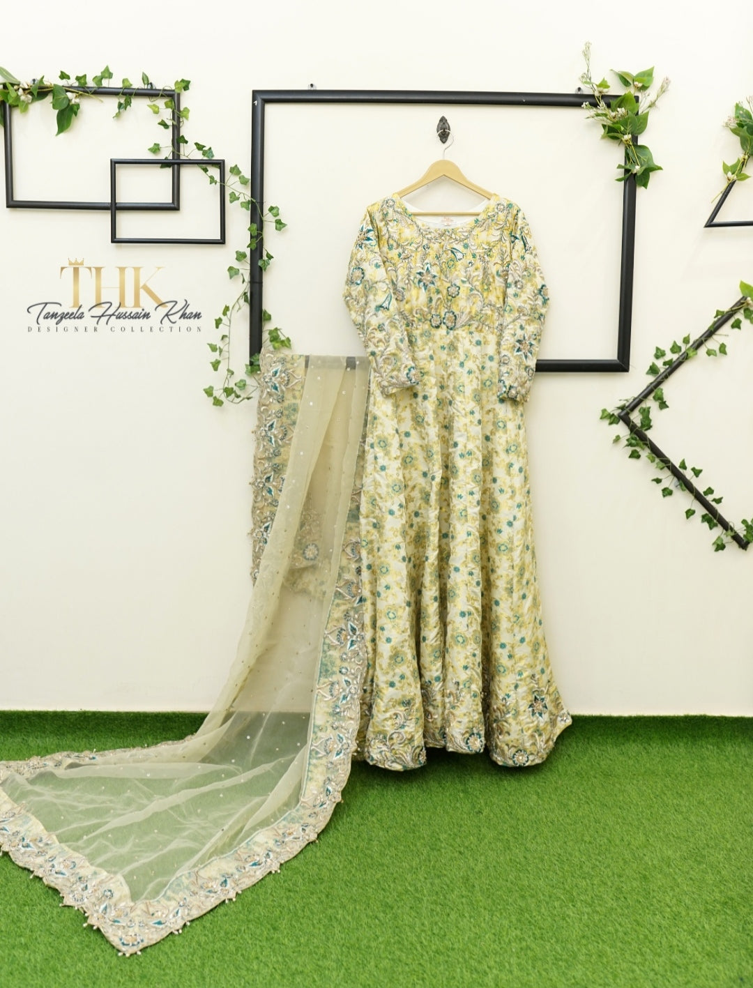 2-Piece White Jamawar Maxi