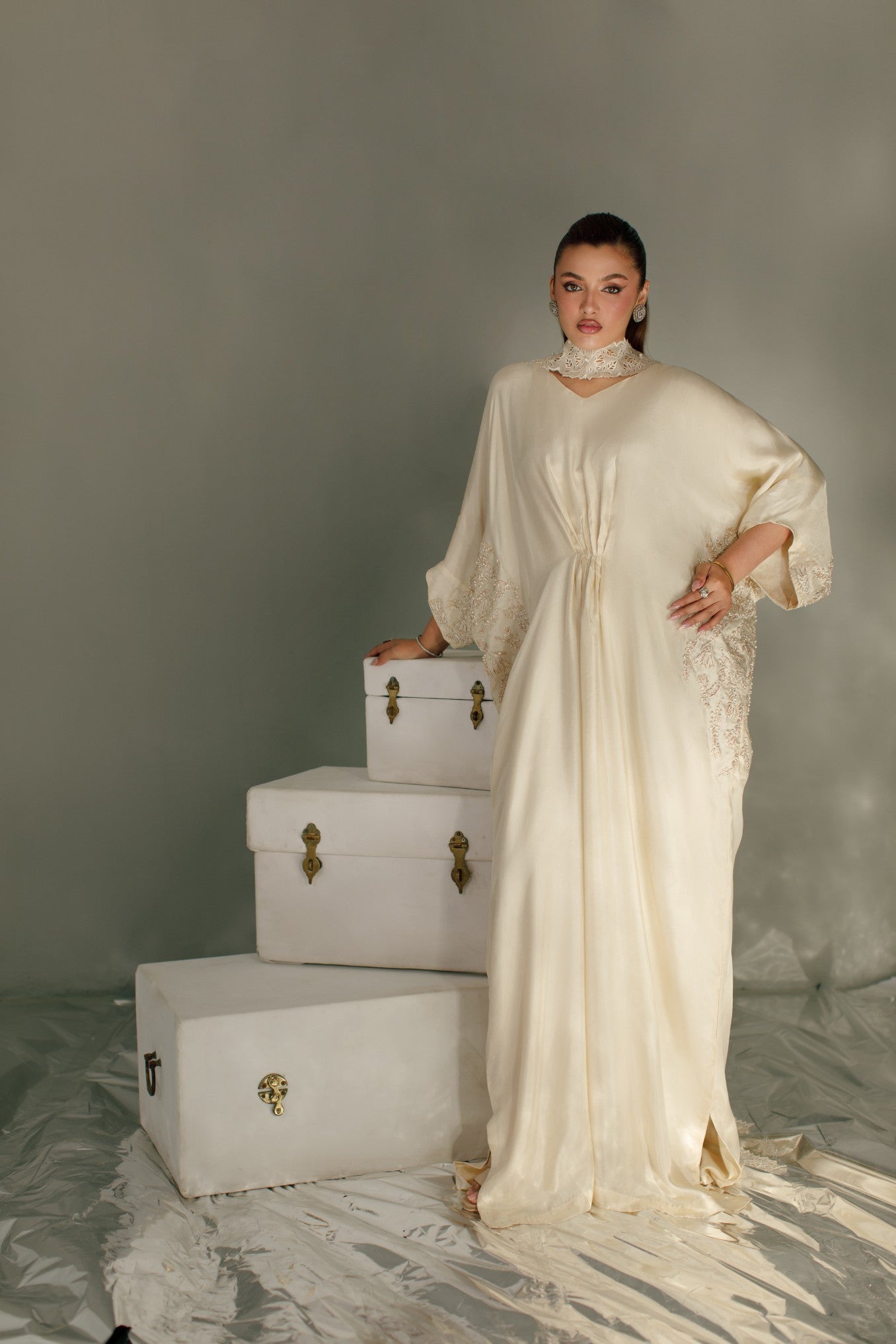 3-Piece Pastel Ivory Tassel Silk Embroidered