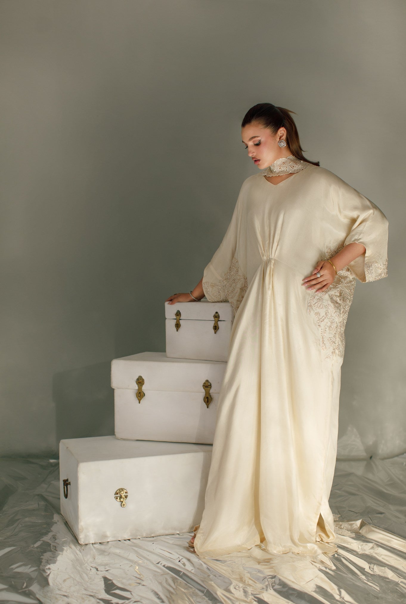 3-Piece Pastel Ivory Tassel Silk Embroidered
