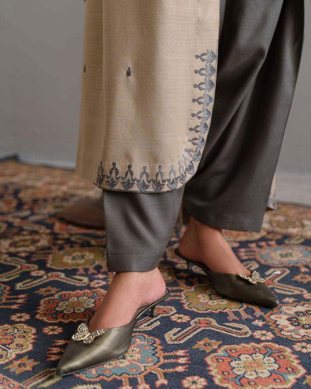 3-Piece Gray Woolina Embroidered